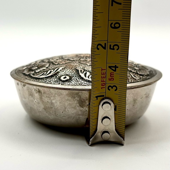 Silver Plated Round Trinket Box With Floral Pattern Lid - Picture 8 of 9